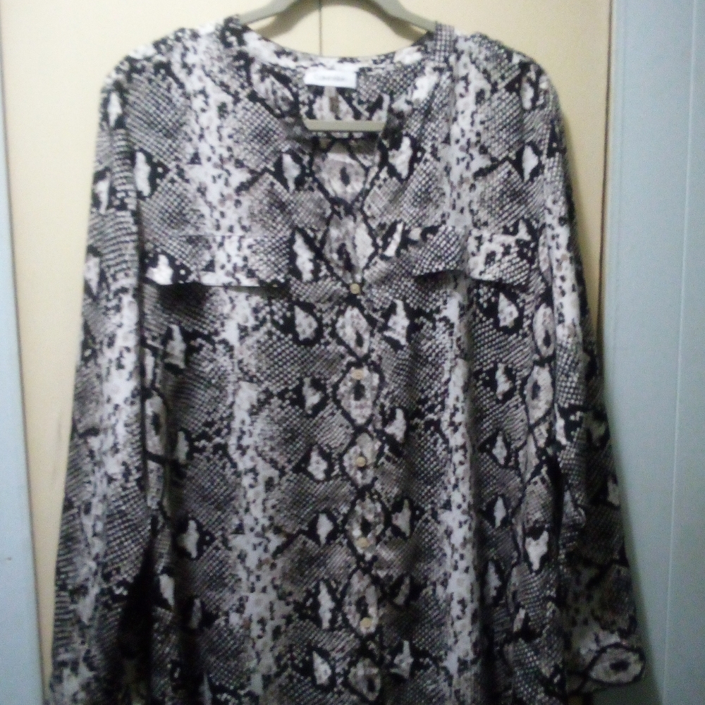 Calvin Klein Women's Snake skin pattern shirt size xl